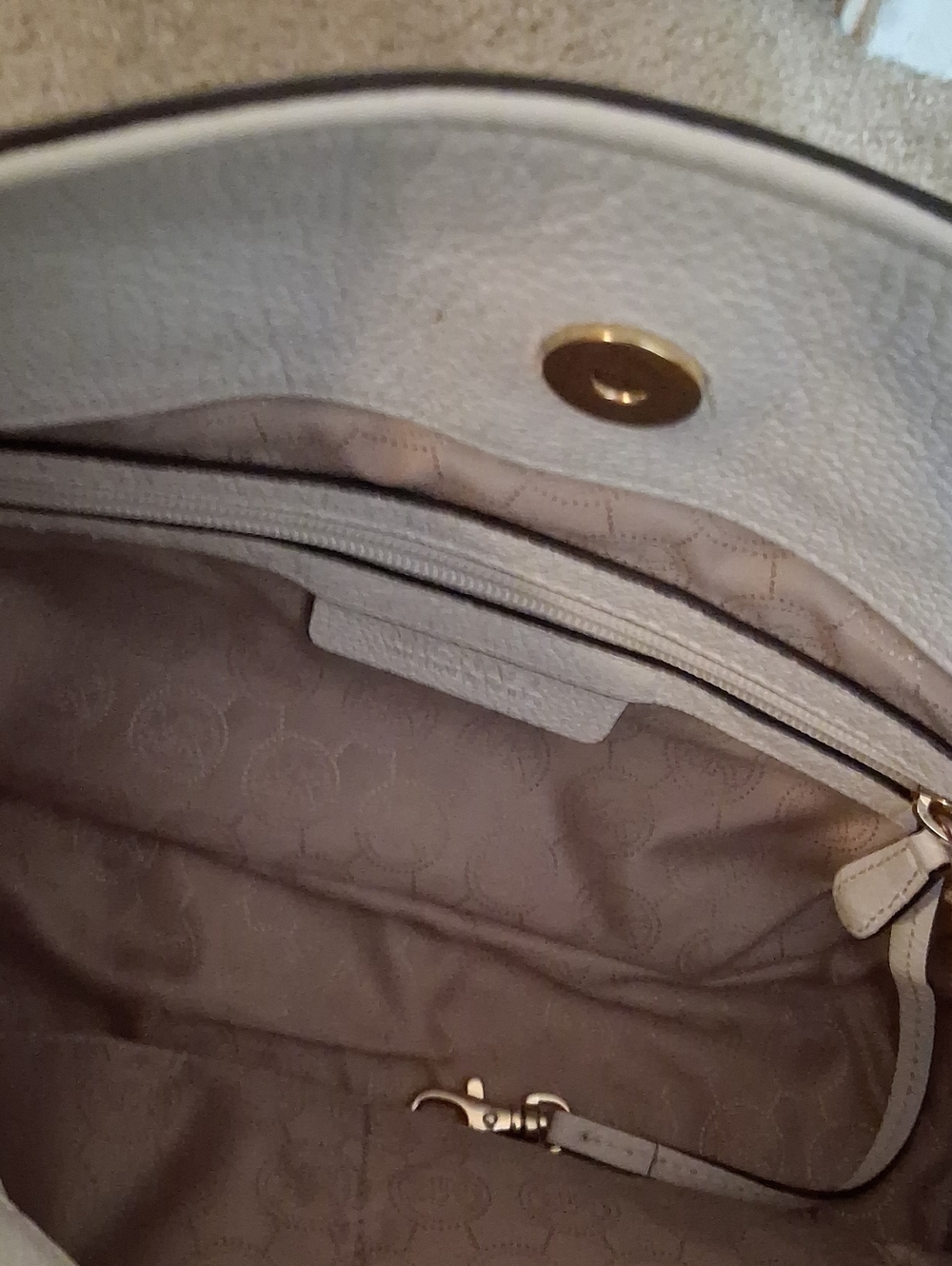 Michael Kors White Leather Shoulder Bag with Blue Wallet and Gold Hardware. - Picture 9 of 9